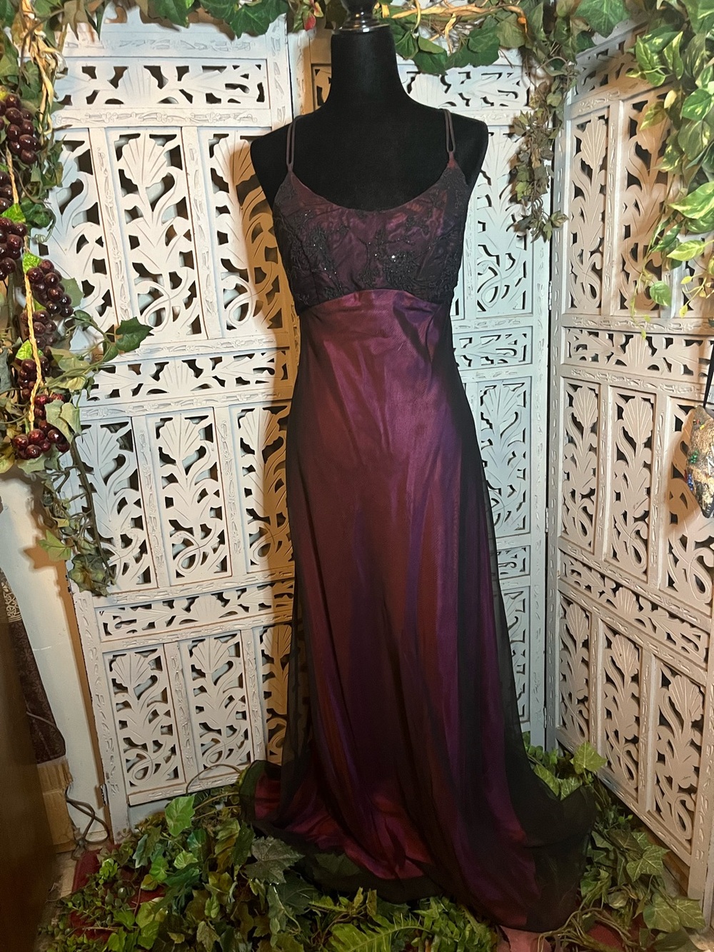 FAVIANA VINTAGE Y2K PLUM PURPLE WITH BLACK ACCENTS IRIDESCENT MAXI FORMAL DRESS